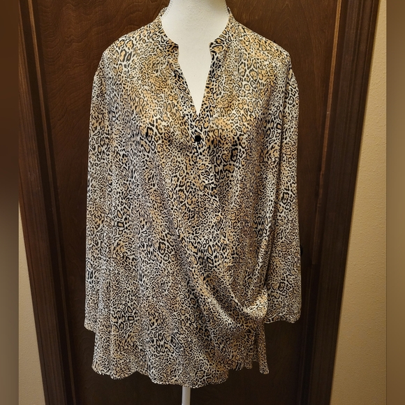Chico's Leopard Print Button-Up Convertible Blouse NWT - Picture 3 of 15